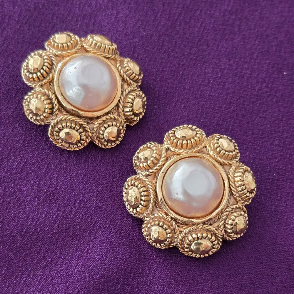 Vintage Chanel Clip-on Earrings